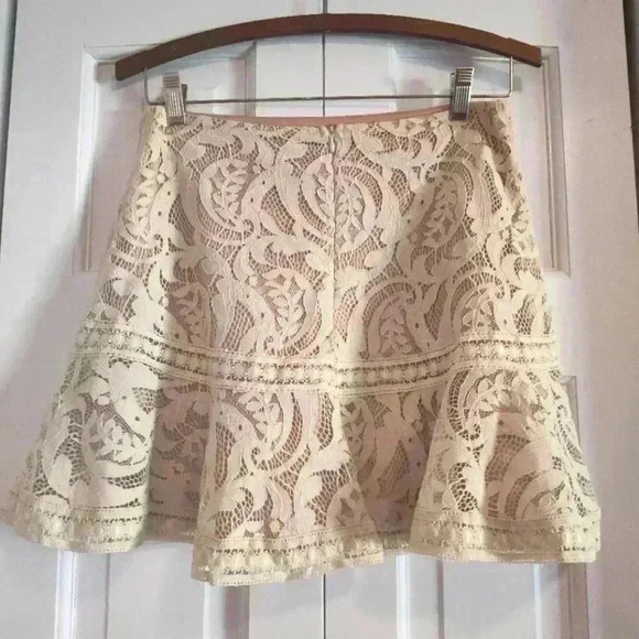 She & Sky cream lace mini skirt | Size Medium | runs small - Picture 2 of 6